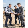 Gilet de travail polaire Mach5 gris et noir — mise en situation : exterieur_chantier_equipe,