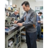 Veste de travail bicolore gris et orange — mise en situation : Industrie, Action métier