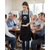 Tablier bavette noir qu'est ce que tu mijotes — mise en situation : tablier_salle_action,