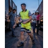 Bermuda de travail haute visibilité jaune fluo et bleu marine — mise en situation : hv_crepuscule_exterieur,