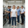 T-shirt BIO150 IC col V femme K3029IC – coloris White – coton en conversion biologique — mise en situation : Industrie, Équipe