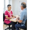 Tunique médicale Rose fushia et Blanc infirmière petite enfance — mise en situation : Médical / infirmier, bureau_patient