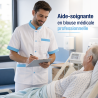 Aide-soignant en tunique médicale homme blanche et turquoise